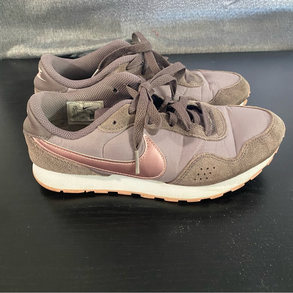 Nike Women's Sneakers - Mauve and Rose Gold‎